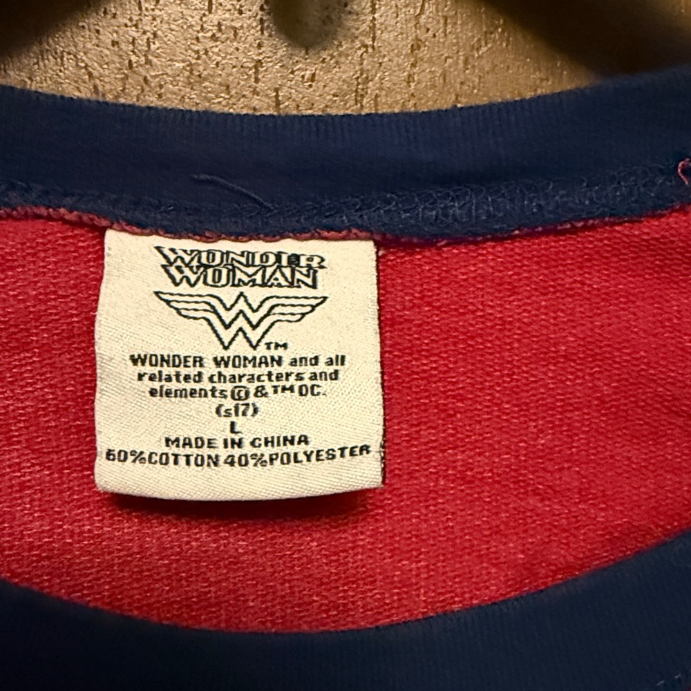 Red Wonder Woman Graphic Top size L - Picture 2 of 3